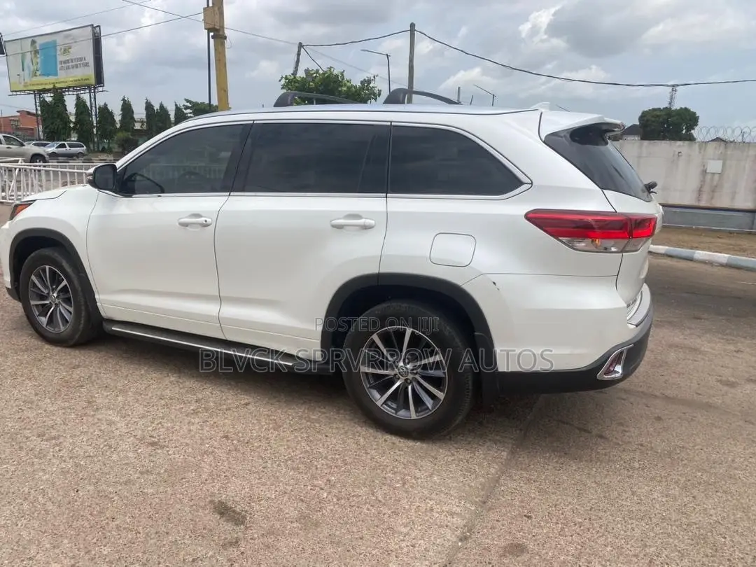 Toyota Highlander XLE 4x4 V6 (3.5L 6cyl 8A) 2018 White