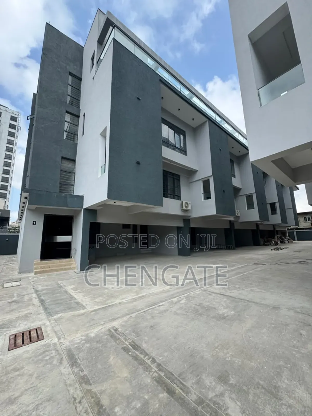 4bdrm Penthouse in Victoria Island for sale