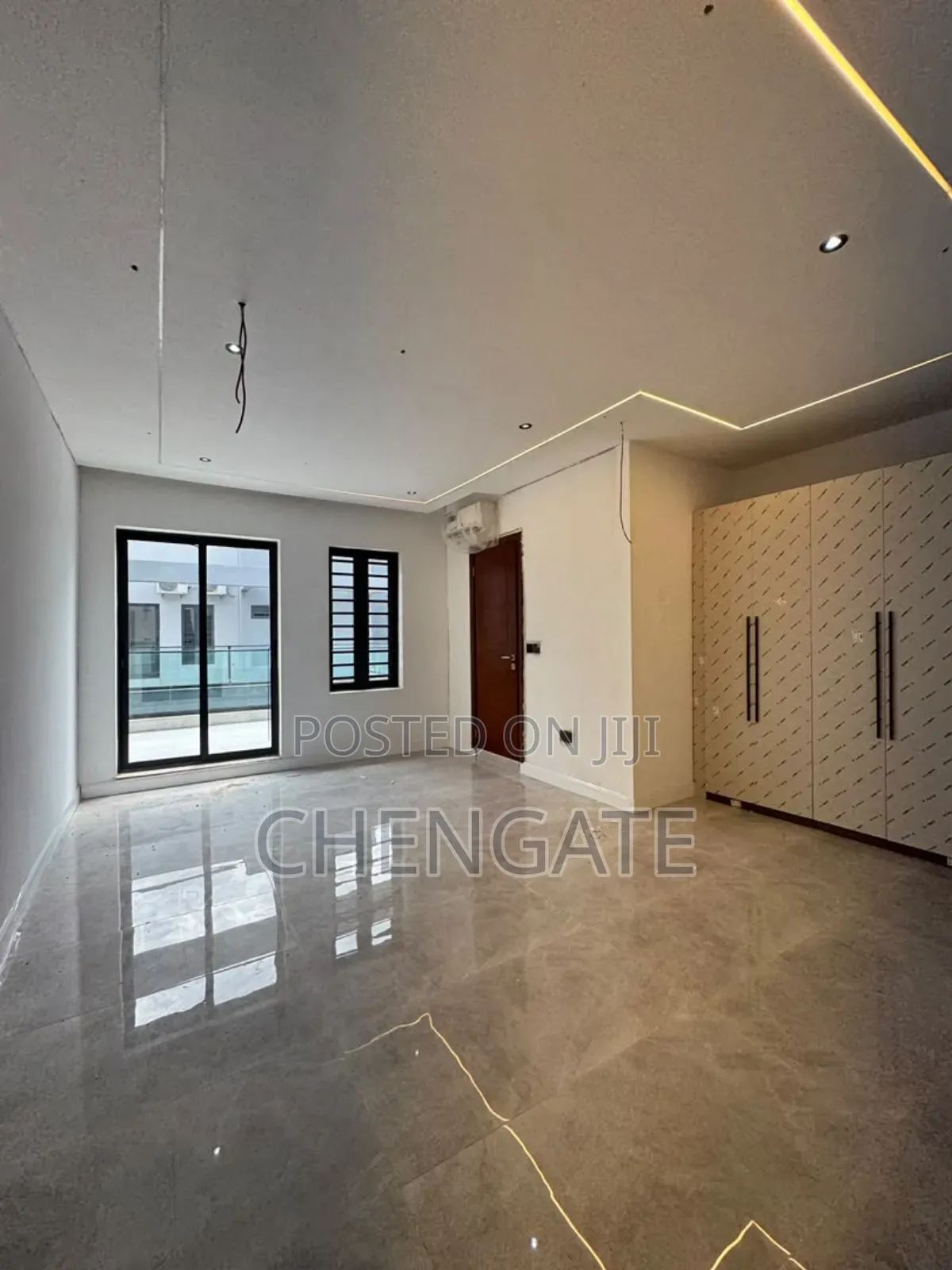 4bdrm Penthouse in Victoria Island for sale