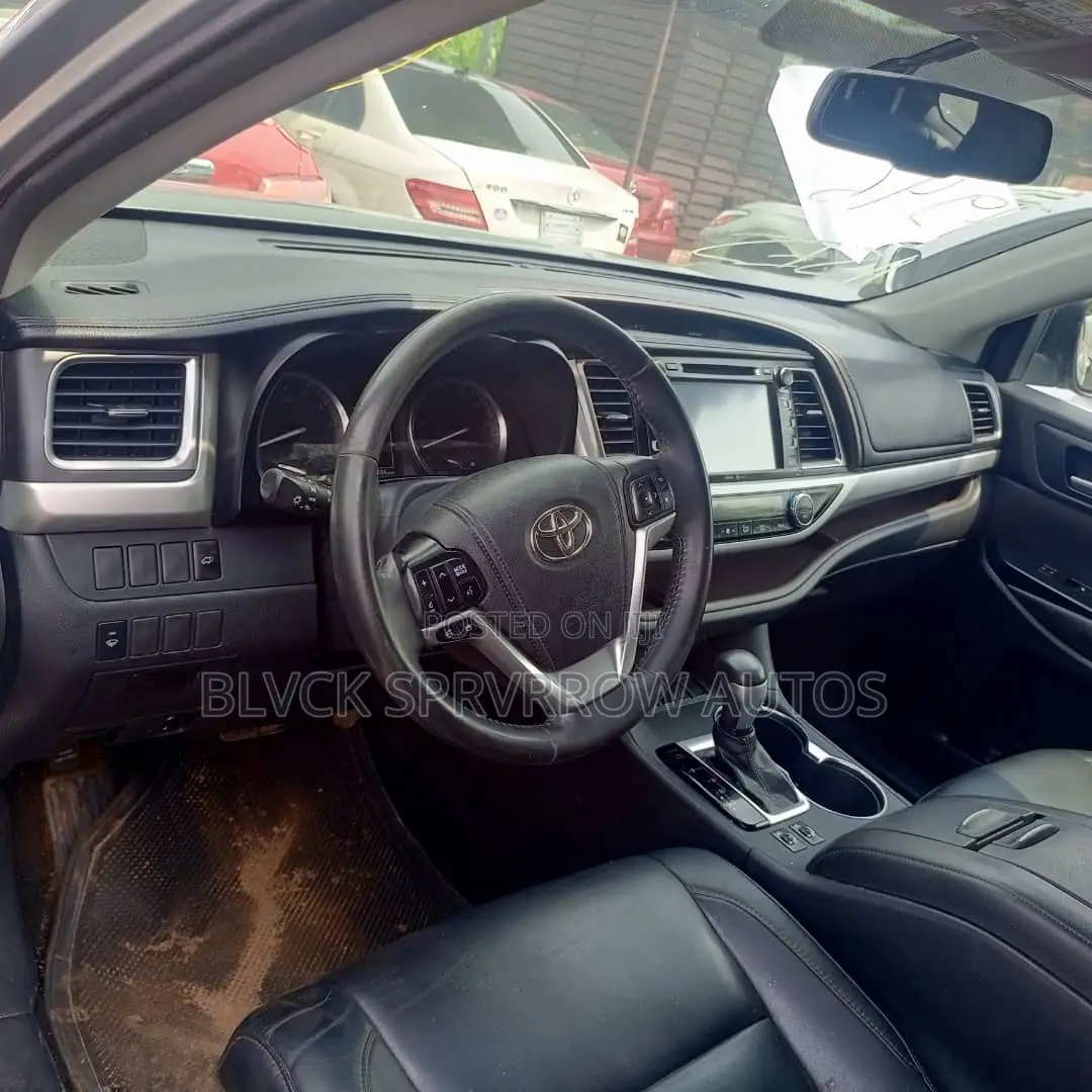 Toyota Highlander XLE 4dr SUV AWD (3.5L 6cyl 6A) 2014 Gray