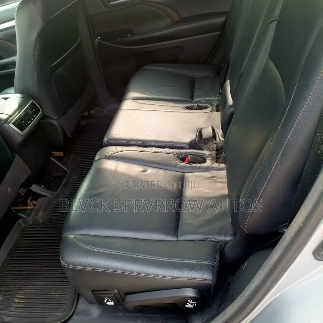 Toyota Highlander XLE 4dr SUV AWD (3.5L 6cyl 6A) 2014 Gray