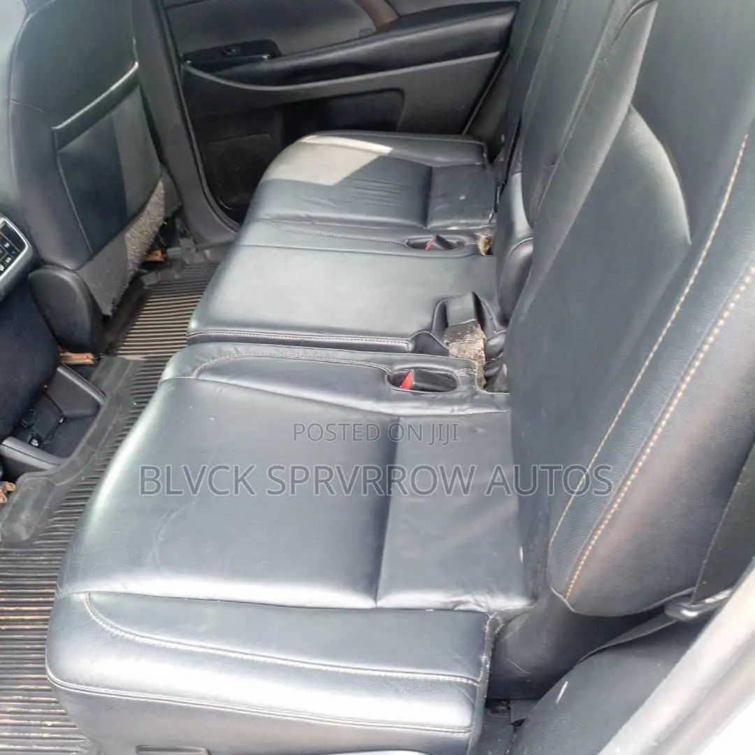 Toyota Highlander XLE 4dr SUV AWD (3.5L 6cyl 6A) 2014 Gray