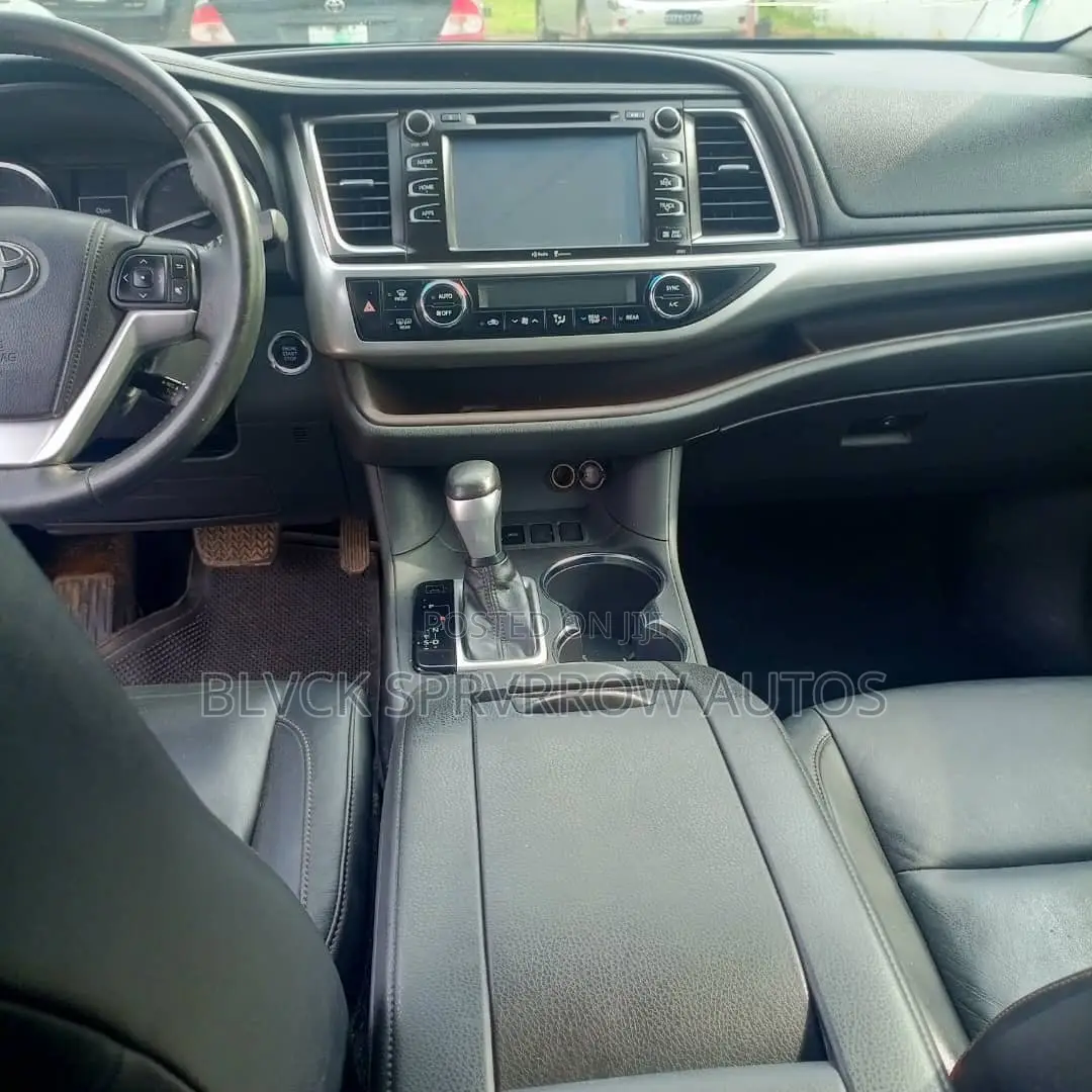 Toyota Highlander XLE 4dr SUV AWD (3.5L 6cyl 6A) 2014 Gray