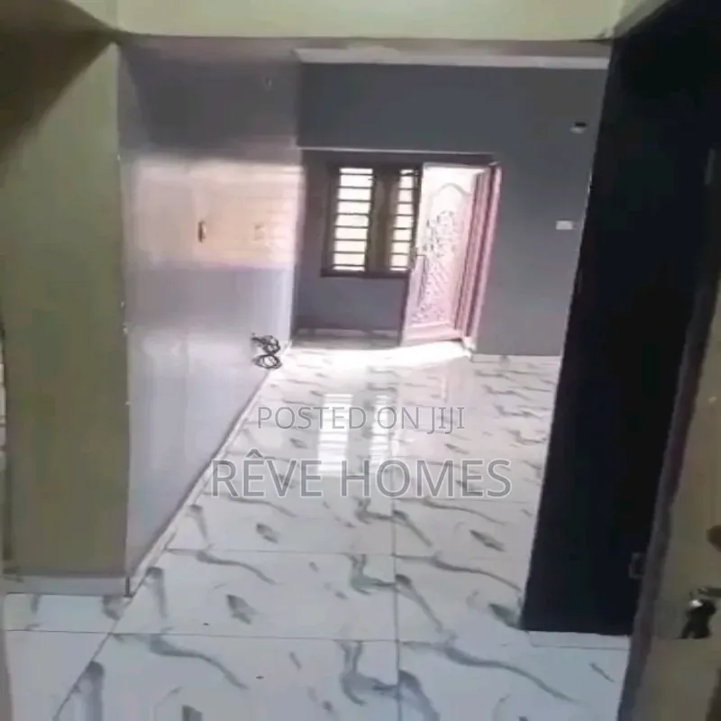 2bdrm Block of Flats in Adekunle for rent