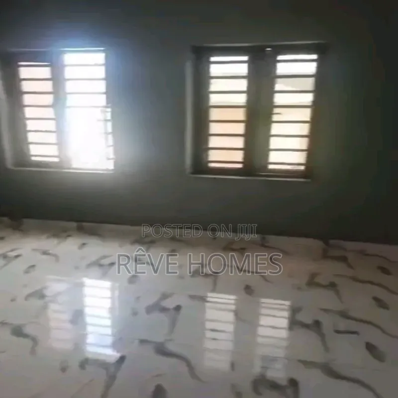 2bdrm Block of Flats in Adekunle for rent