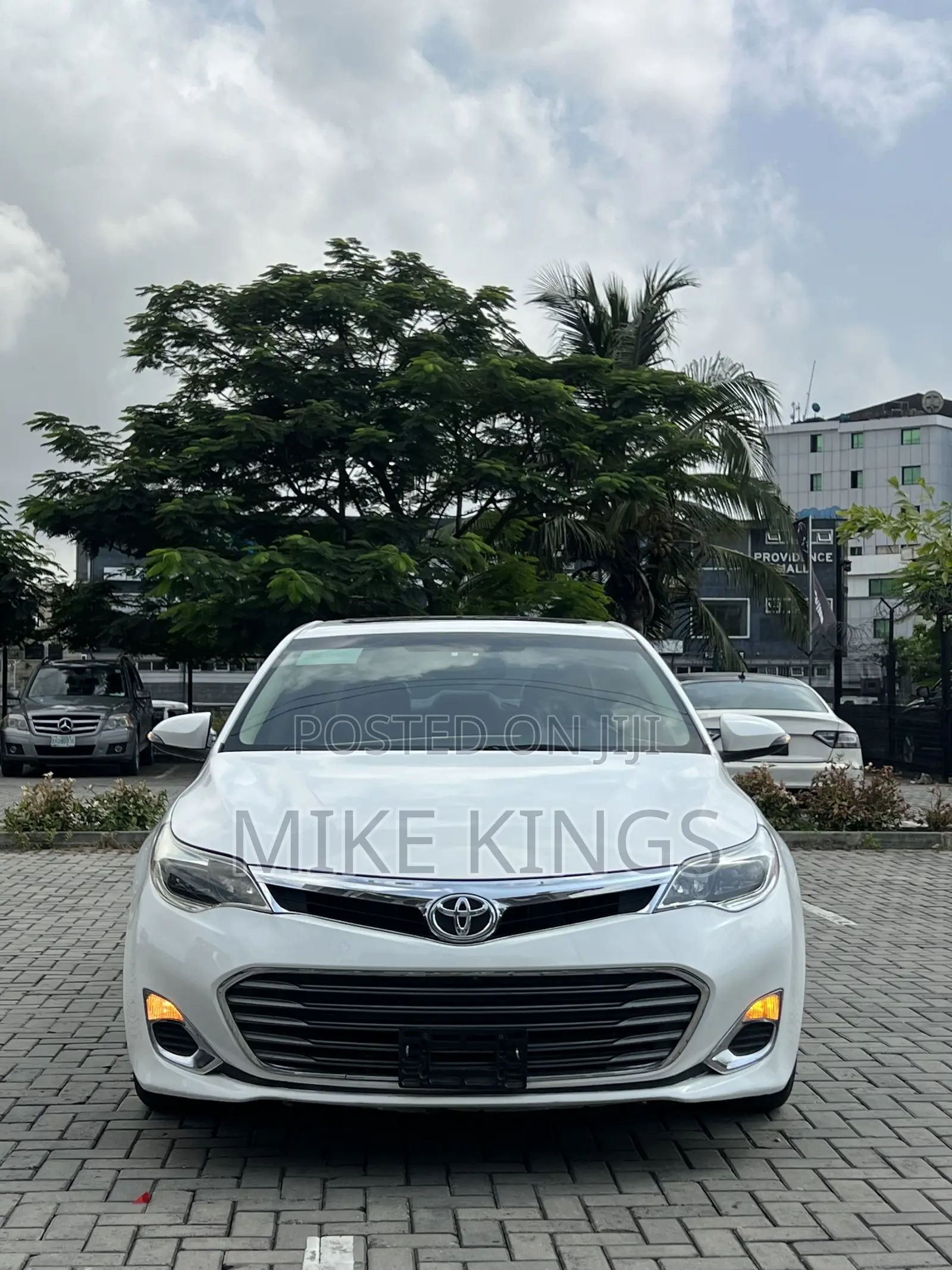 Toyota Avalon XLE 4dr Sedan (3.5L 6cyl 6A) 2014 White