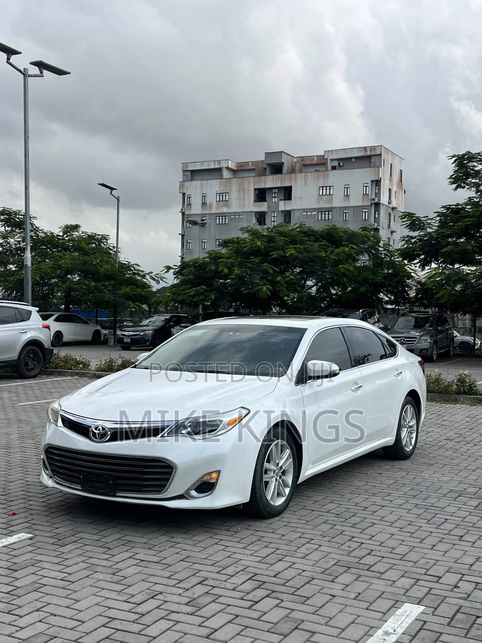 Toyota Avalon XLE 4dr Sedan (3.5L 6cyl 6A) 2014 White