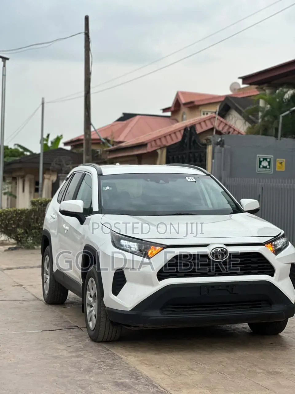 Toyota RAV4 LE AWD 2019 White