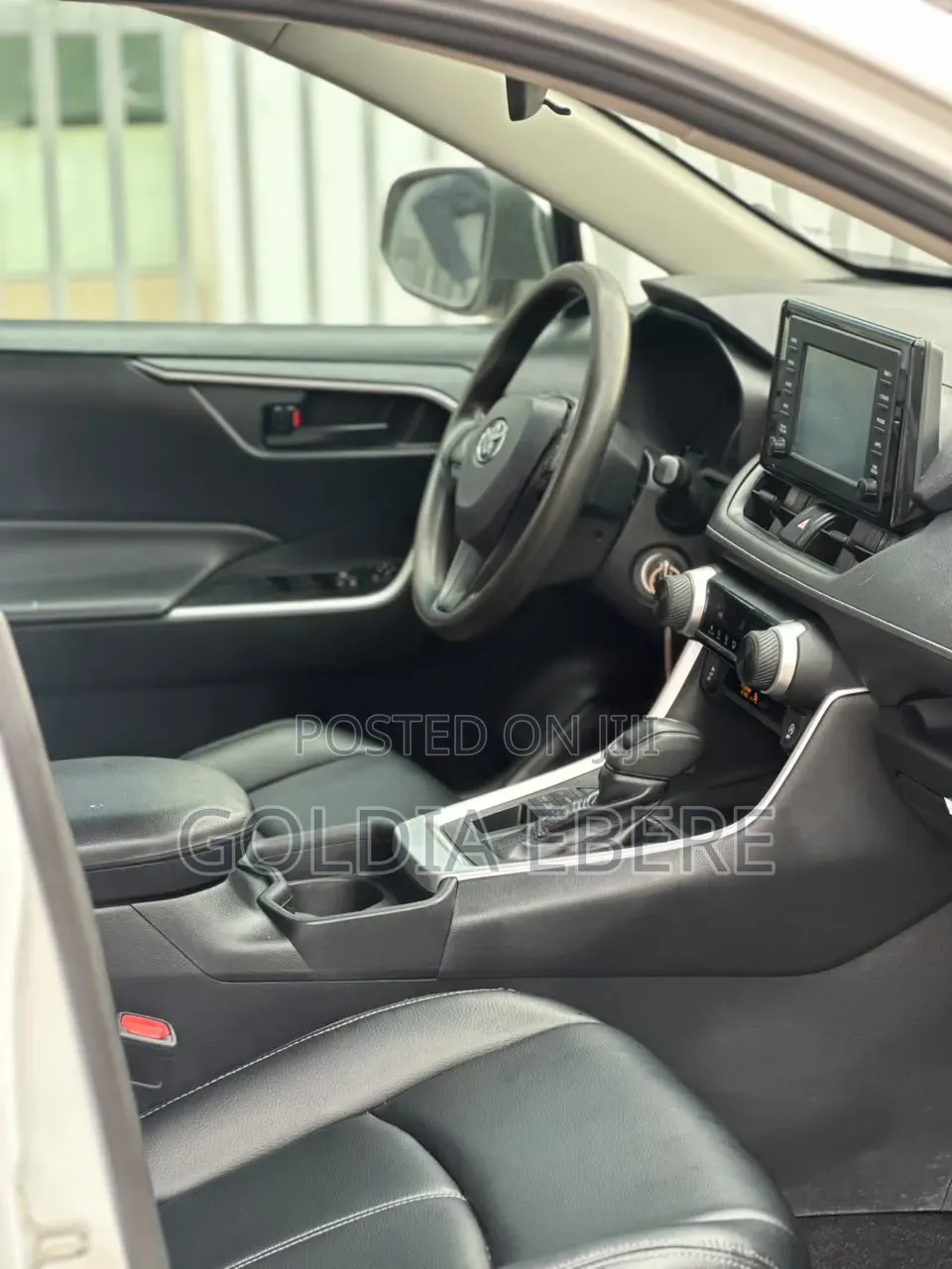 Toyota RAV4 LE AWD 2019 White