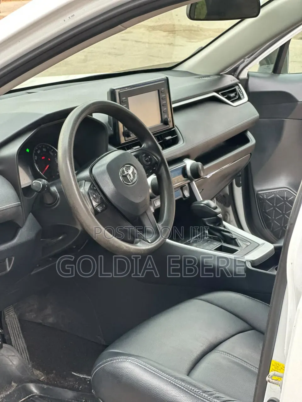 Toyota RAV4 LE AWD 2019 White