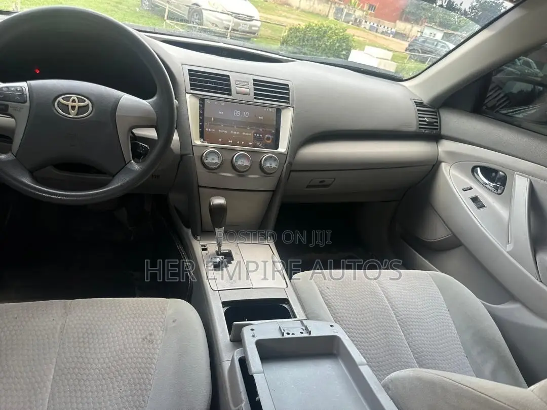 Toyota Camry 2010 Silver