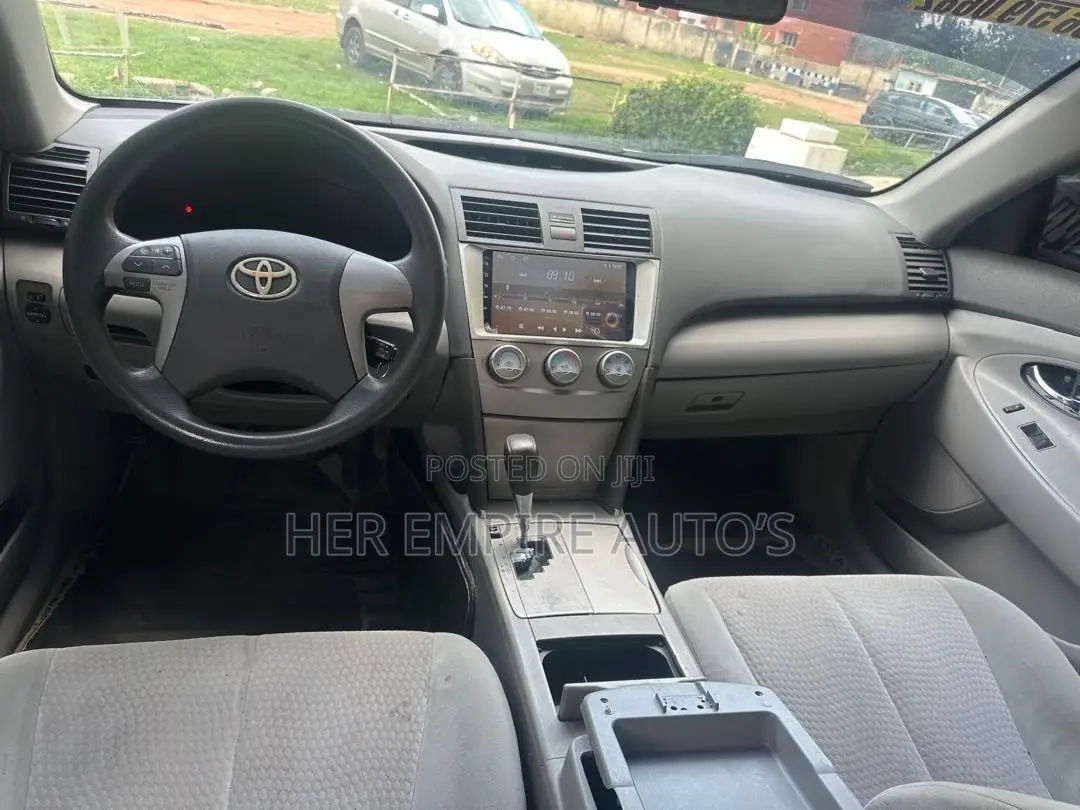 Toyota Camry 2010 Silver