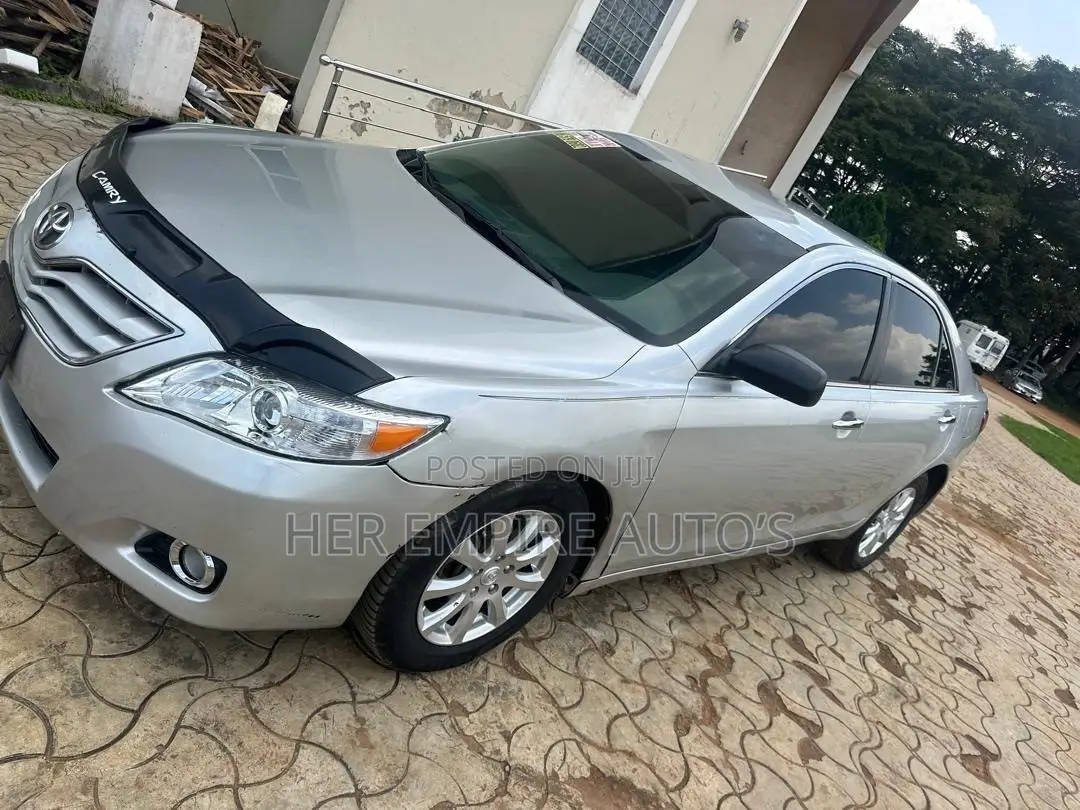 Toyota Camry 2010 Silver