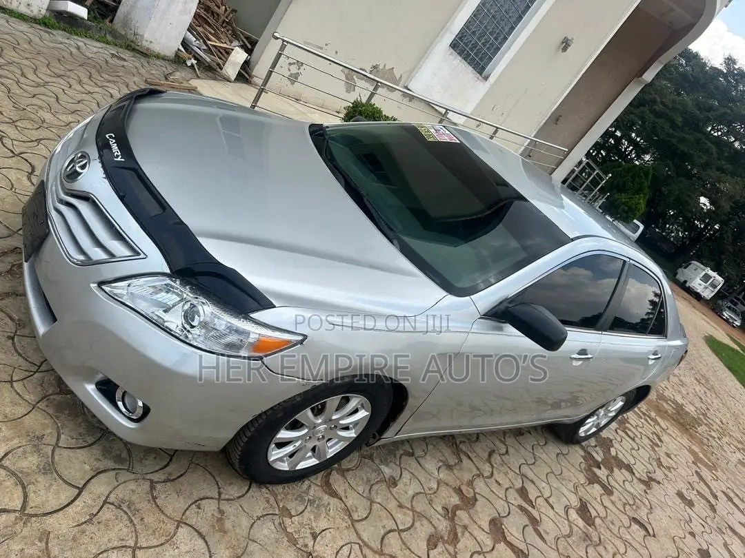 Toyota Camry 2010 Silver