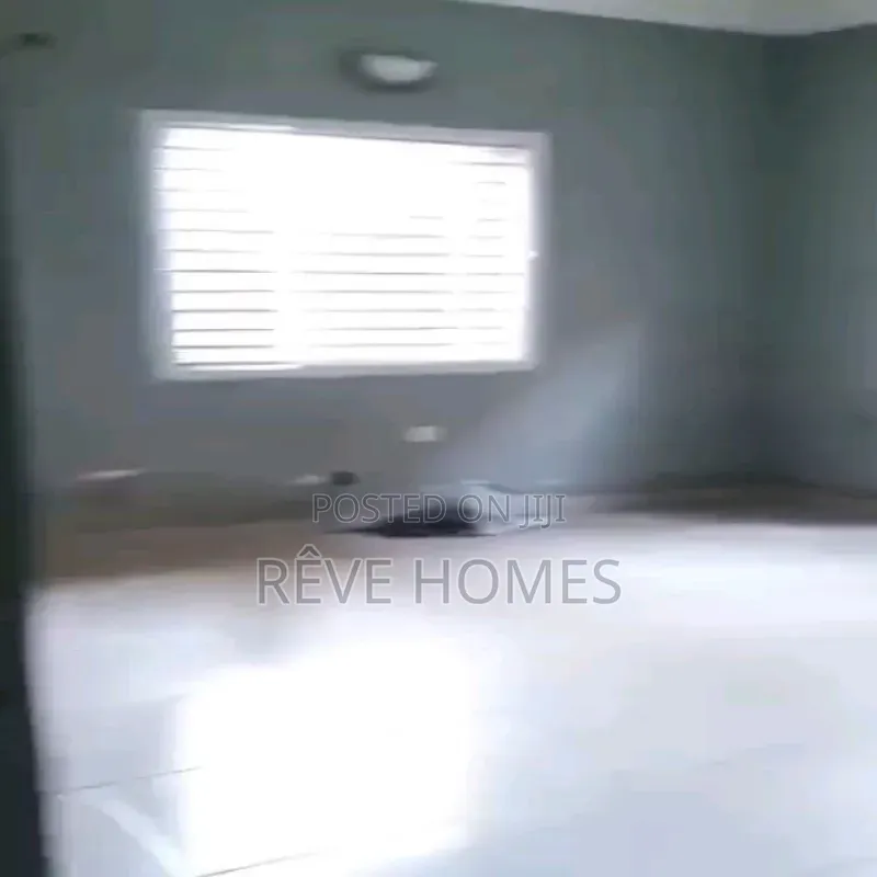 3bdrm Block of Flats in Soluyi for rent
