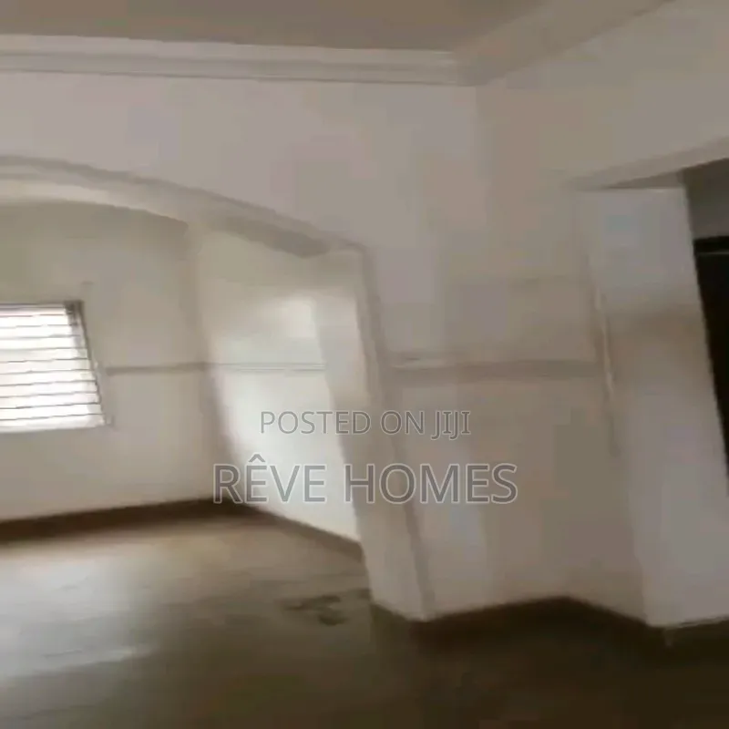 3bdrm Block of Flats in Soluyi for rent
