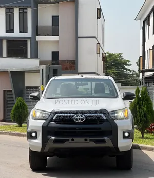 New Toyota Hilux 2025 White