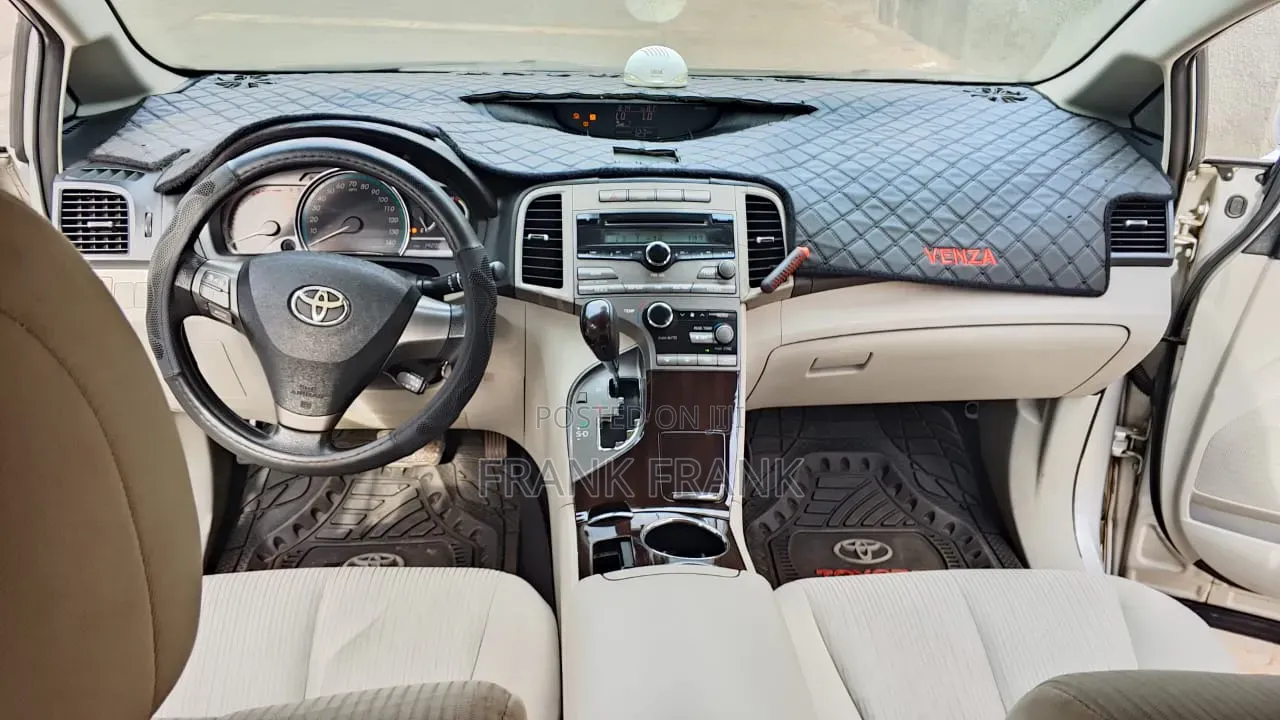 Toyota Venza 2011 Silver