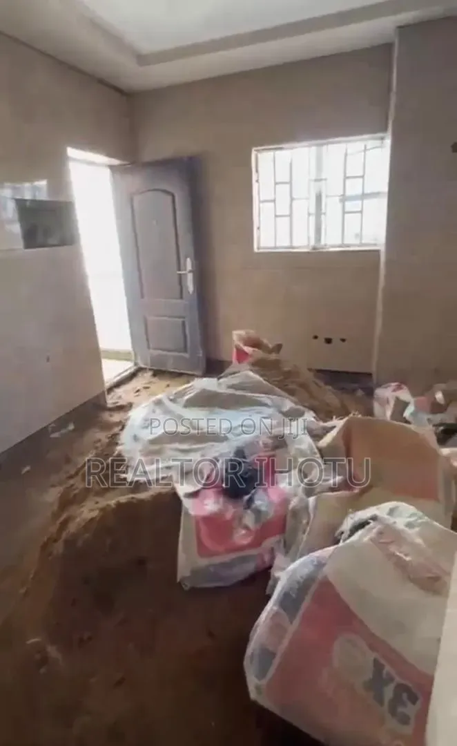 4bdrm Duplex in Bunkoro for sale