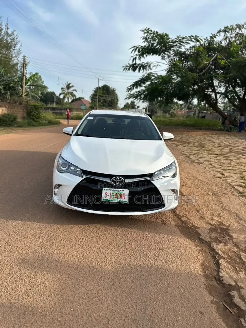 Toyota Camry SE 4dr Sedan (2.5L 4cyl 6A) 2016 White