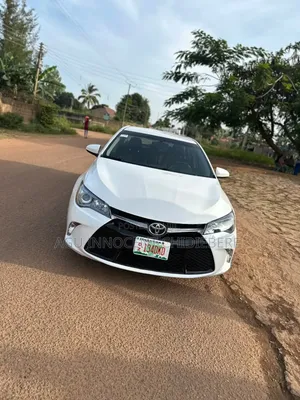 Toyota Camry SE 4dr Sedan (2.5L 4cyl 6A) 2016 White