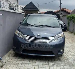 Toyota Sienna 2013 Blue