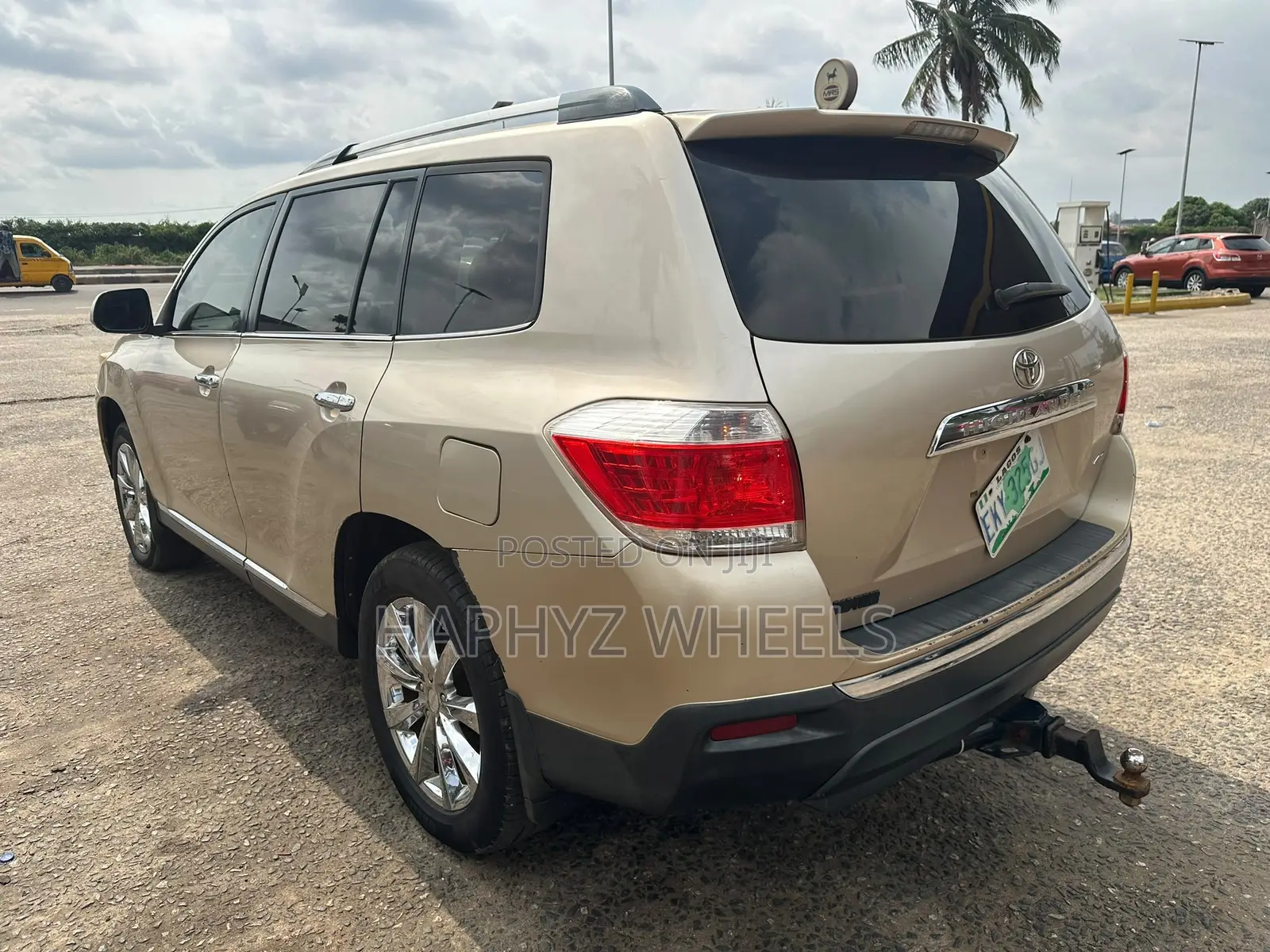 Toyota Highlander 3.5L 4WD 2013 Gold