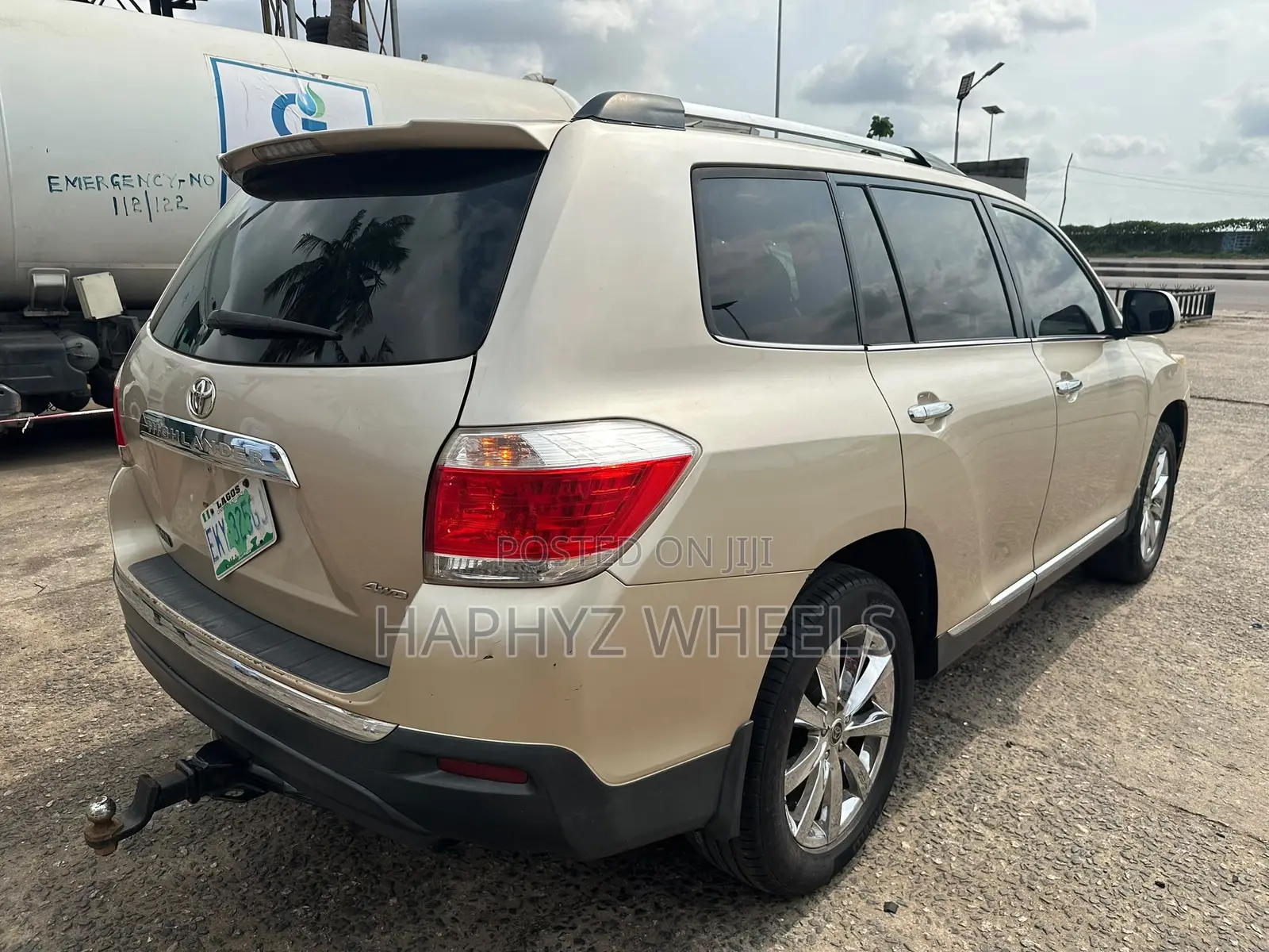Toyota Highlander 3.5L 4WD 2013 Gold