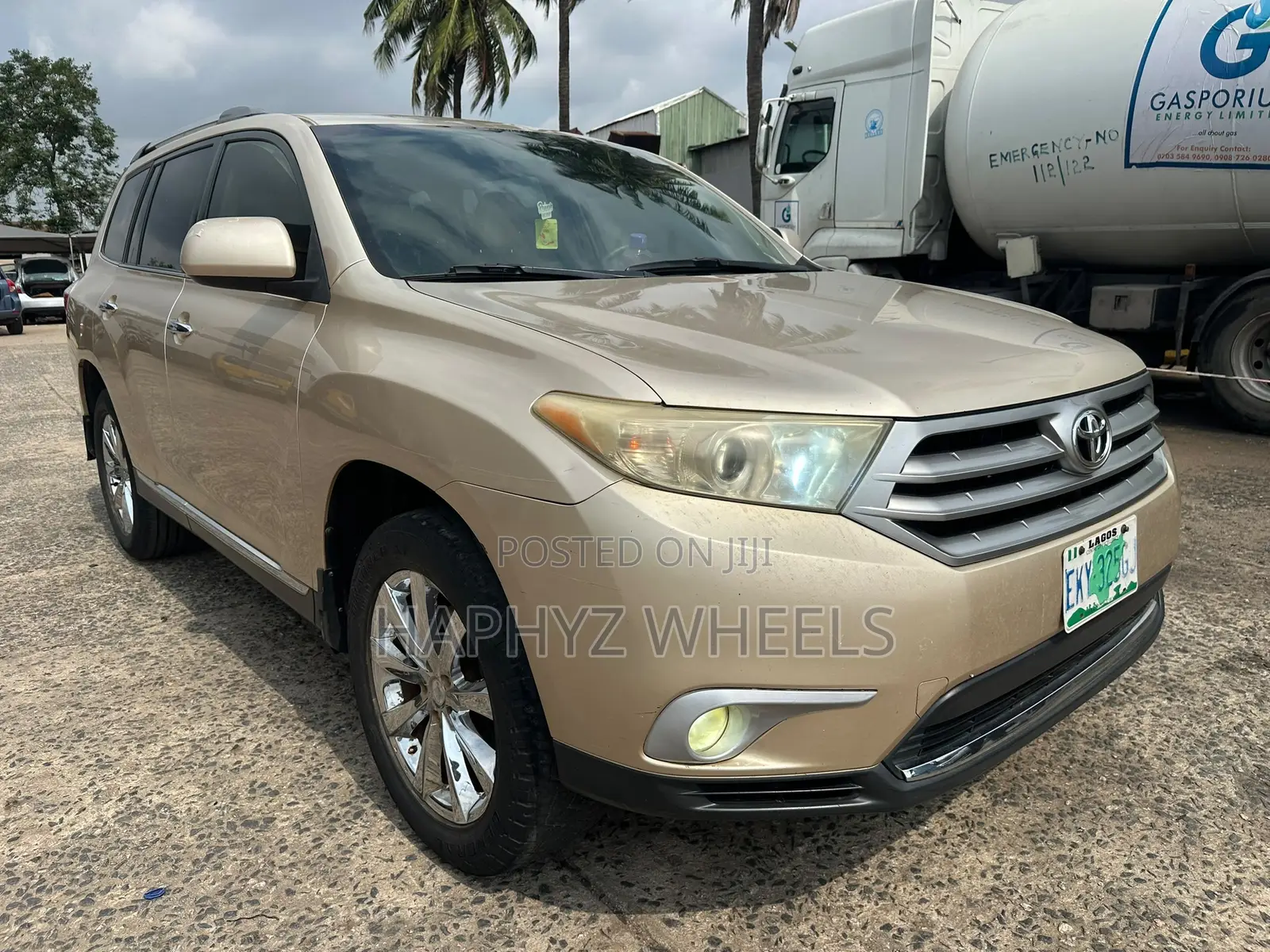 Toyota Highlander 3.5L 4WD 2013 Gold