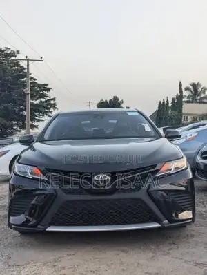 Toyota Camry SE FWD (2.5L 4cyl 8AM) 2018 Black