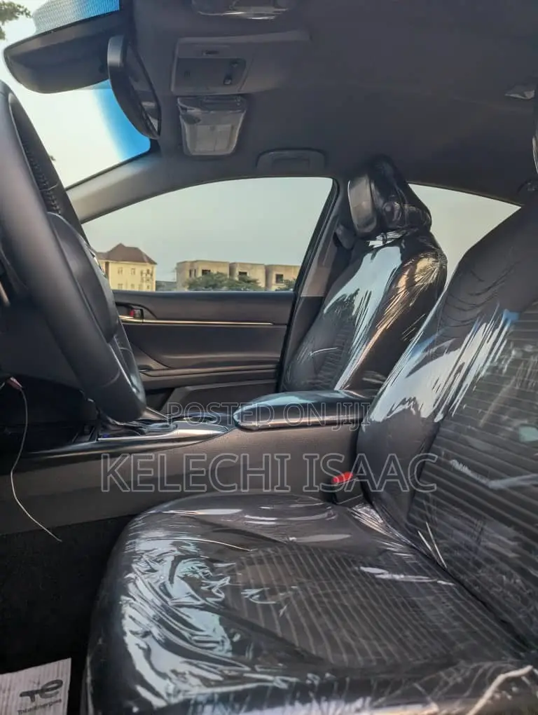 Toyota Camry SE FWD (2.5L 4cyl 8AM) 2018 Black
