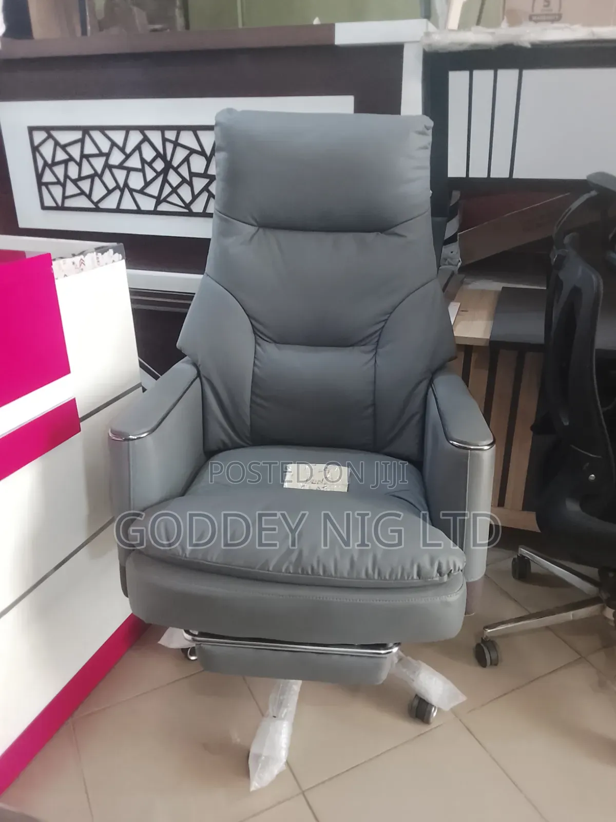 Quality Office Chair Swivel With Leg Rest