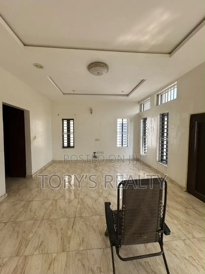 4bdrm Duplex in Lekki Phase 2 for sale