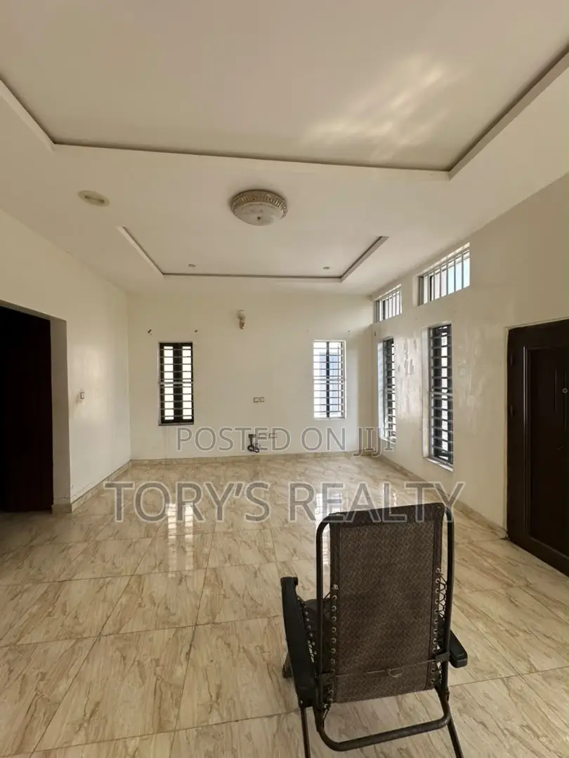 4bdrm Duplex in Lekki Phase 2 for sale