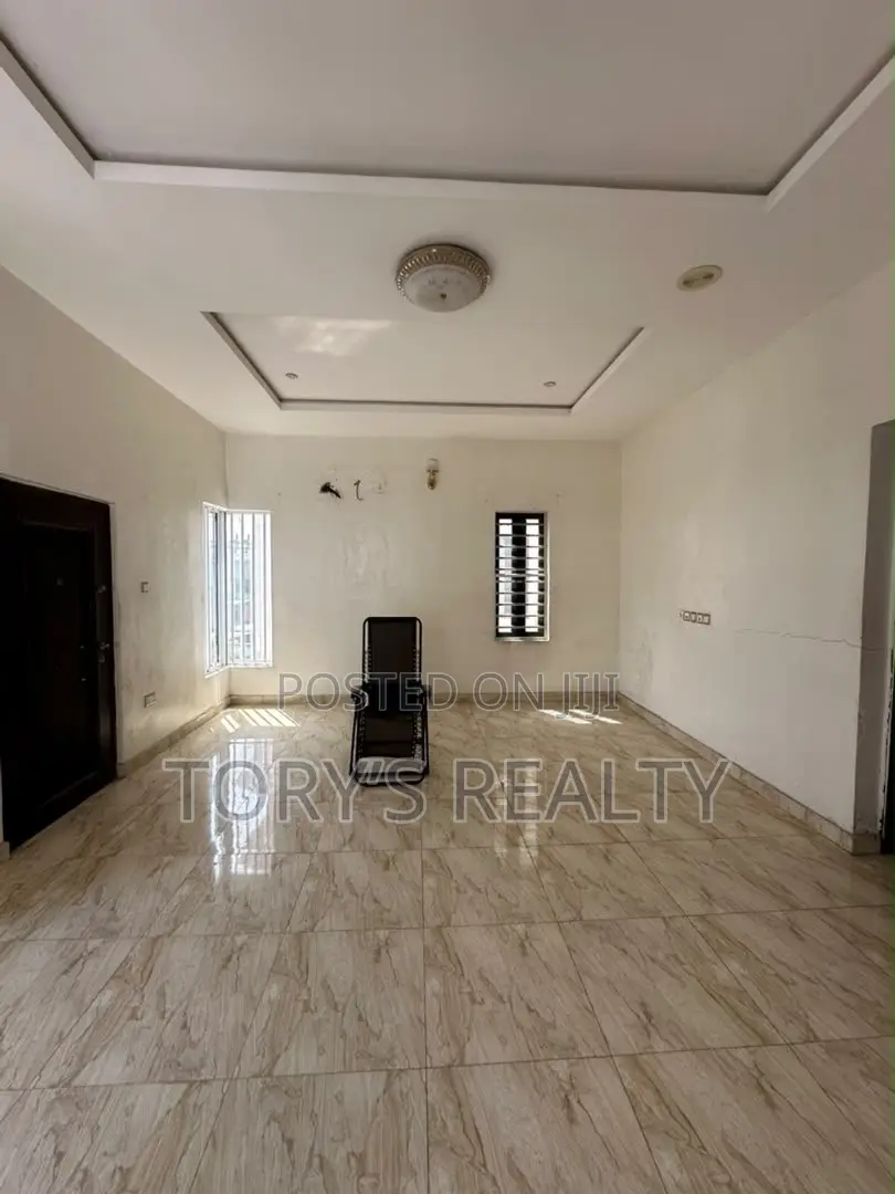 4bdrm Duplex in Lekki Phase 2 for sale