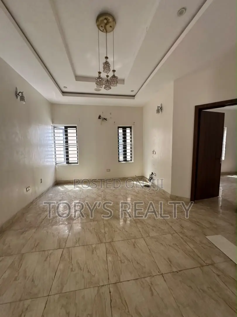 4bdrm Duplex in Lekki Phase 2 for sale