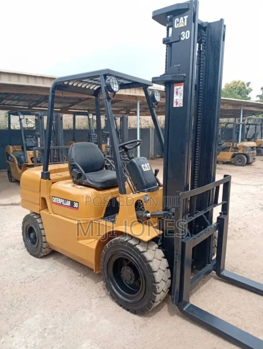 • Caterpillar 3-Ton Diesel Forklift (Excellent Condition)