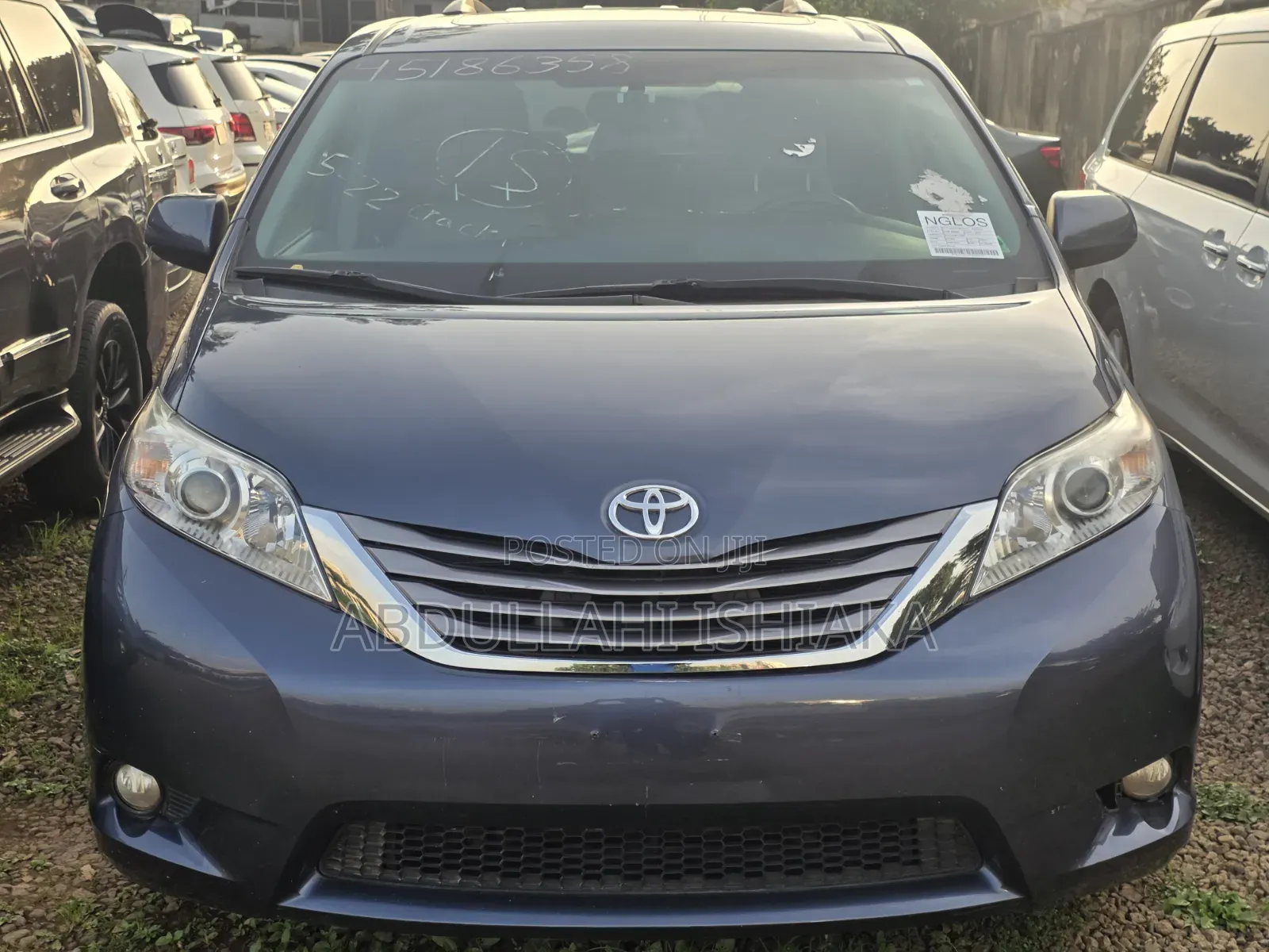 Toyota Sienna XLE Premium 8-Passenger 4dr Minivan (3.5L 6cyl 6A) 2015 Gray