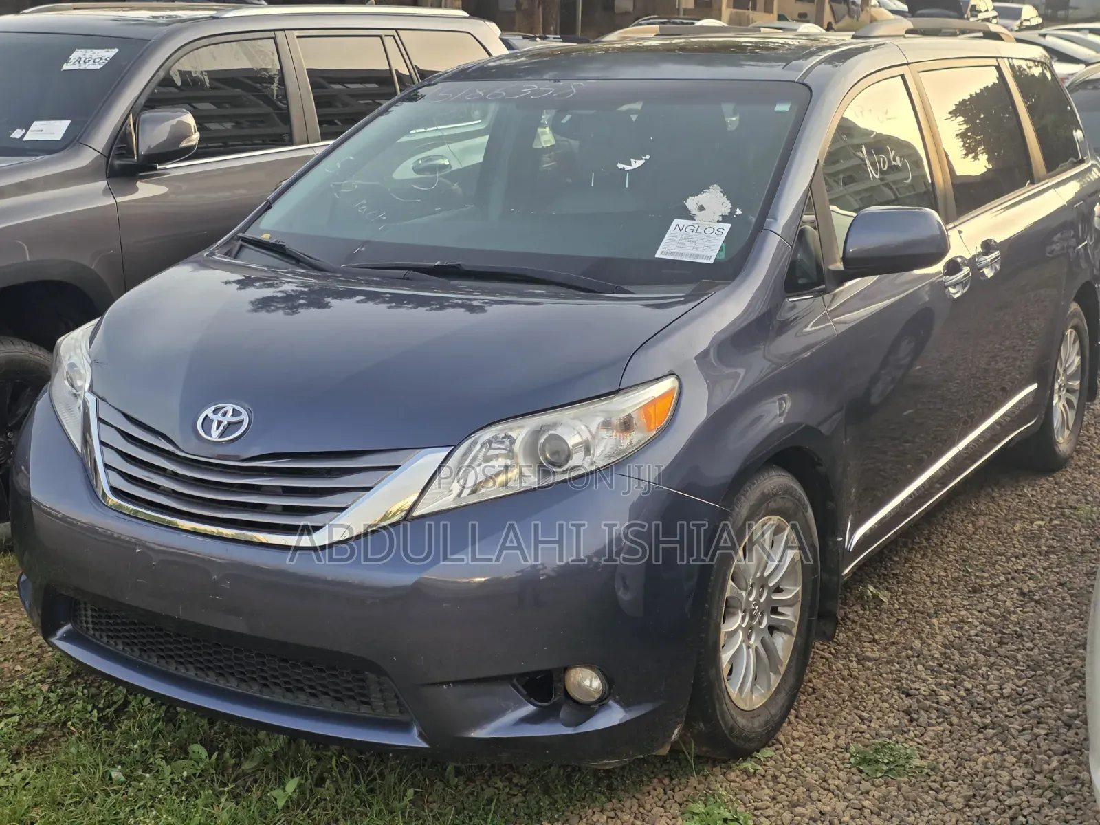 Toyota Sienna XLE Premium 8-Passenger 4dr Minivan (3.5L 6cyl 6A) 2015 Gray