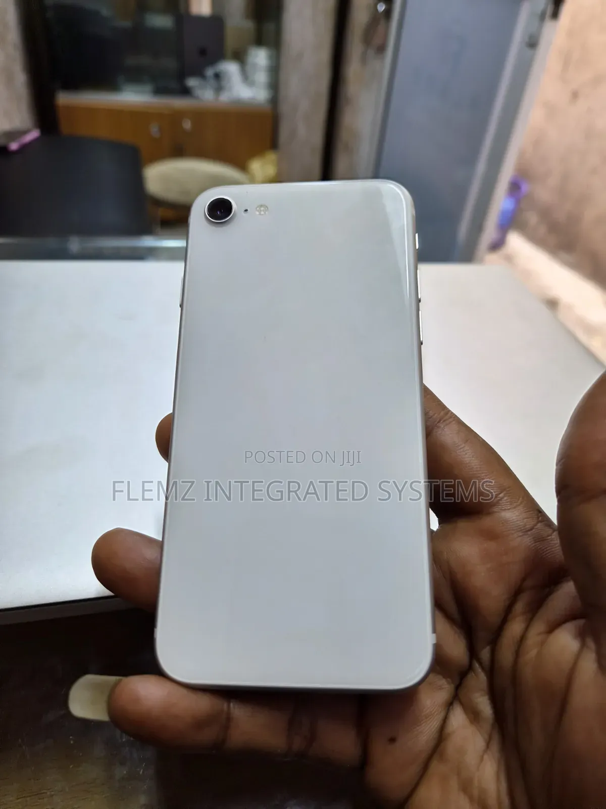 Apple iPhone SE (2022) 64 GB White