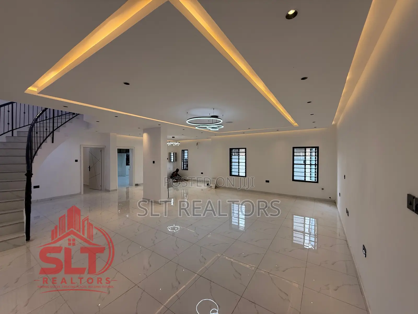 5bdrm Duplex in Oluyole Estate for sale