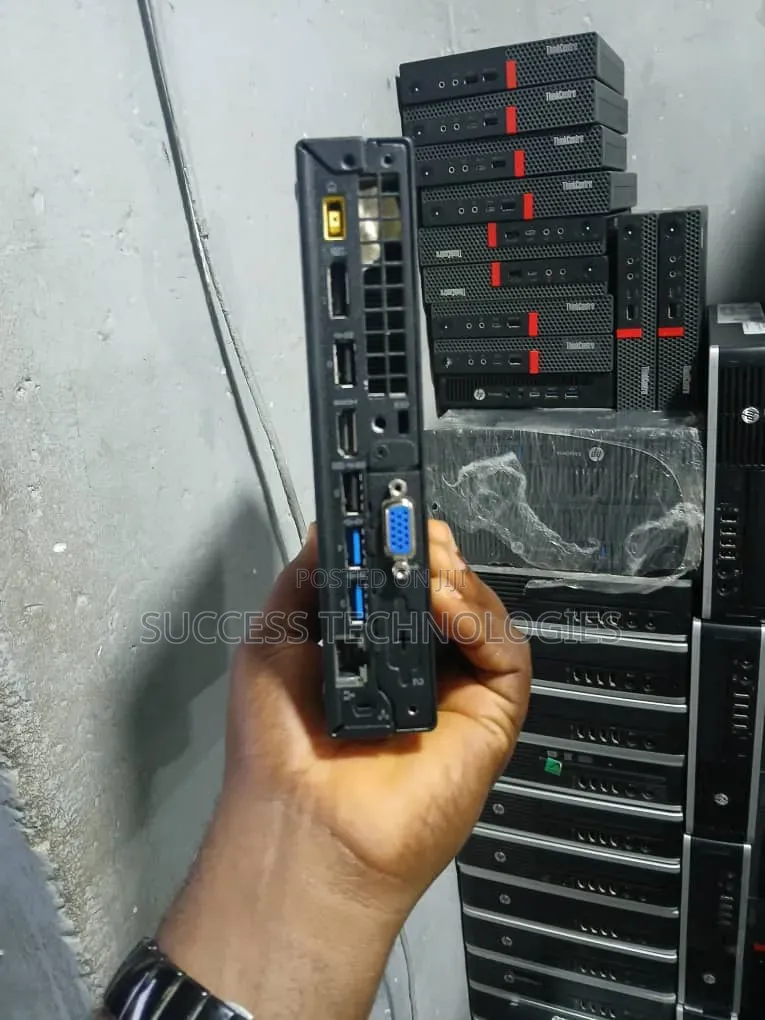Desktop Computer Lenovo ThinkCentre M720 4GB Intel Core i3 HDD 250GB