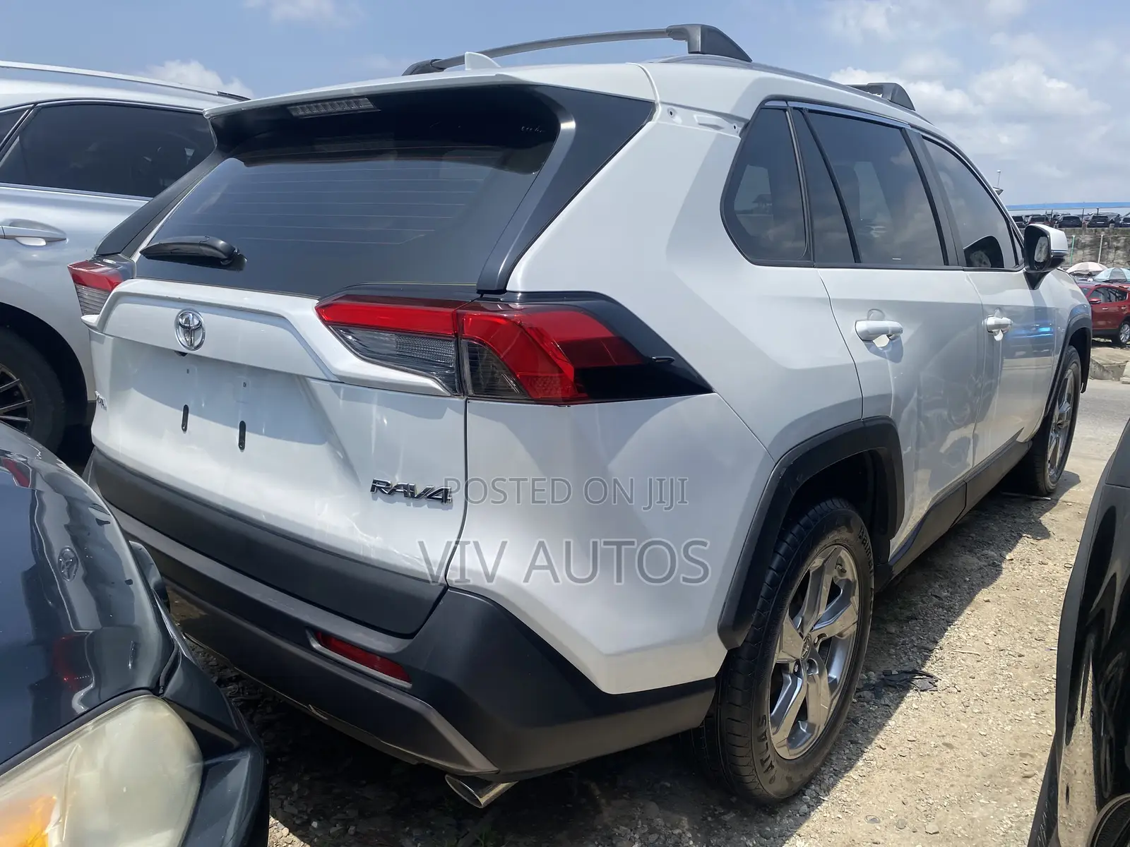 Toyota RAV4 Limited 2021 White