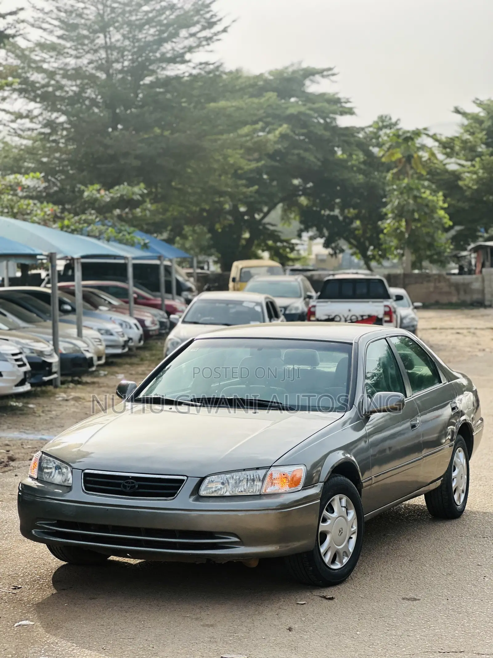Toyota Camry LE 4dr Sedan (2.2L 4cyl 4A) 2000 Gray