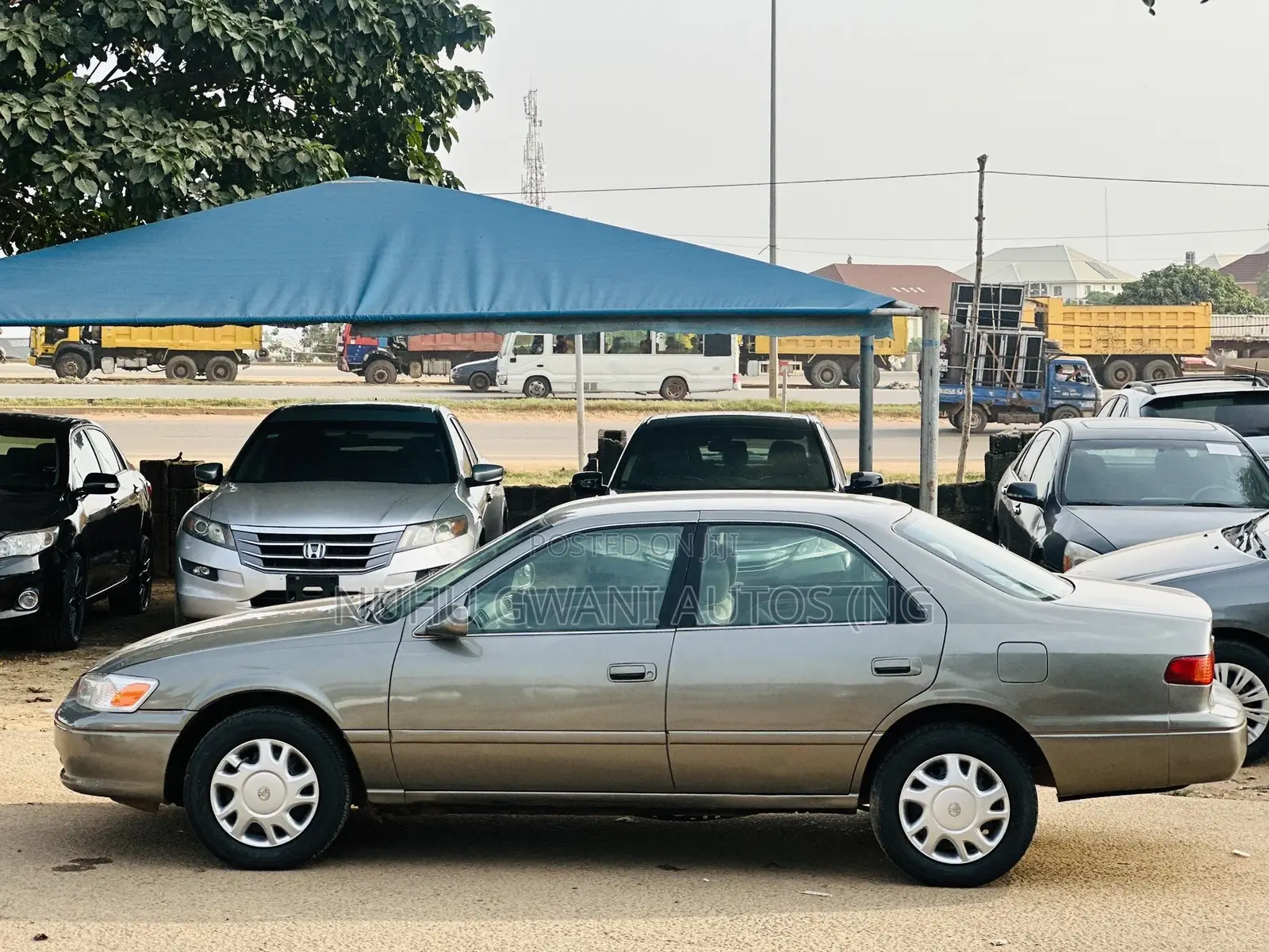 Toyota Camry LE 4dr Sedan (2.2L 4cyl 4A) 2000 Gray