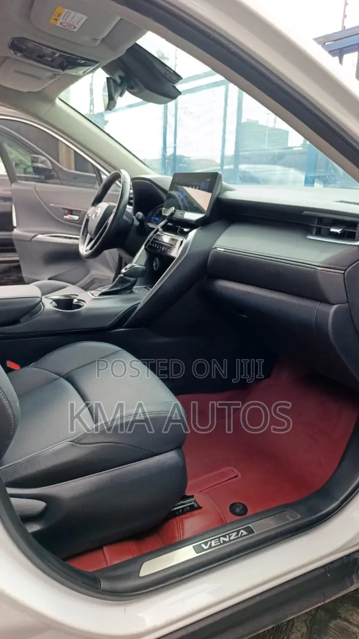 Toyota Venza 2023 White