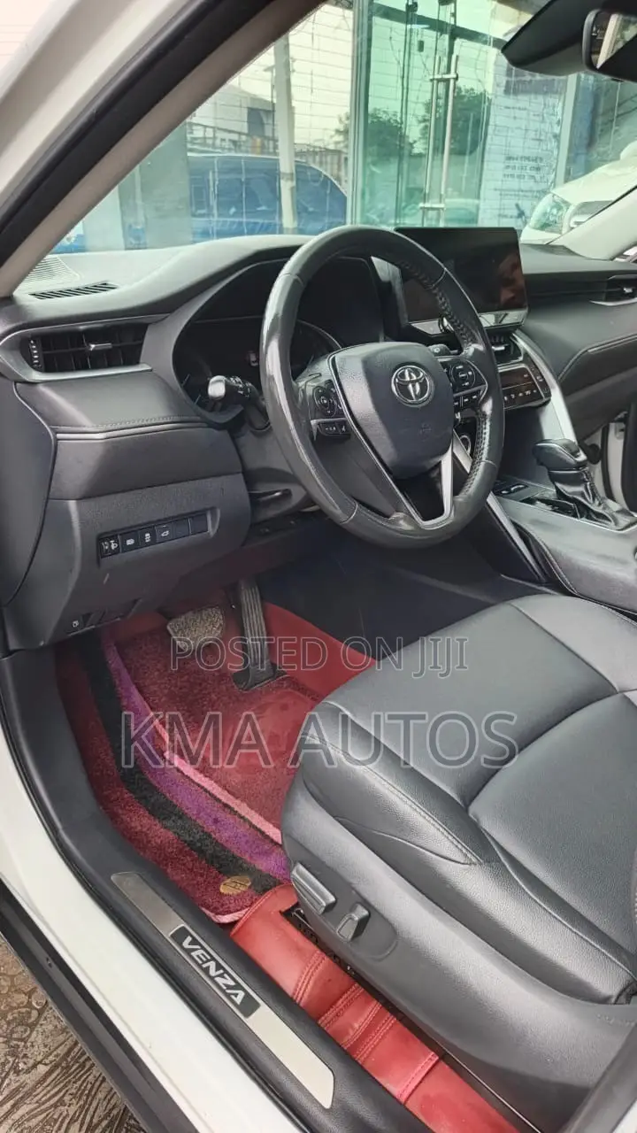 Toyota Venza 2023 White