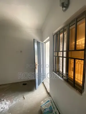 2bdrm Block of Flats in Abeda, Lakowe for rent
