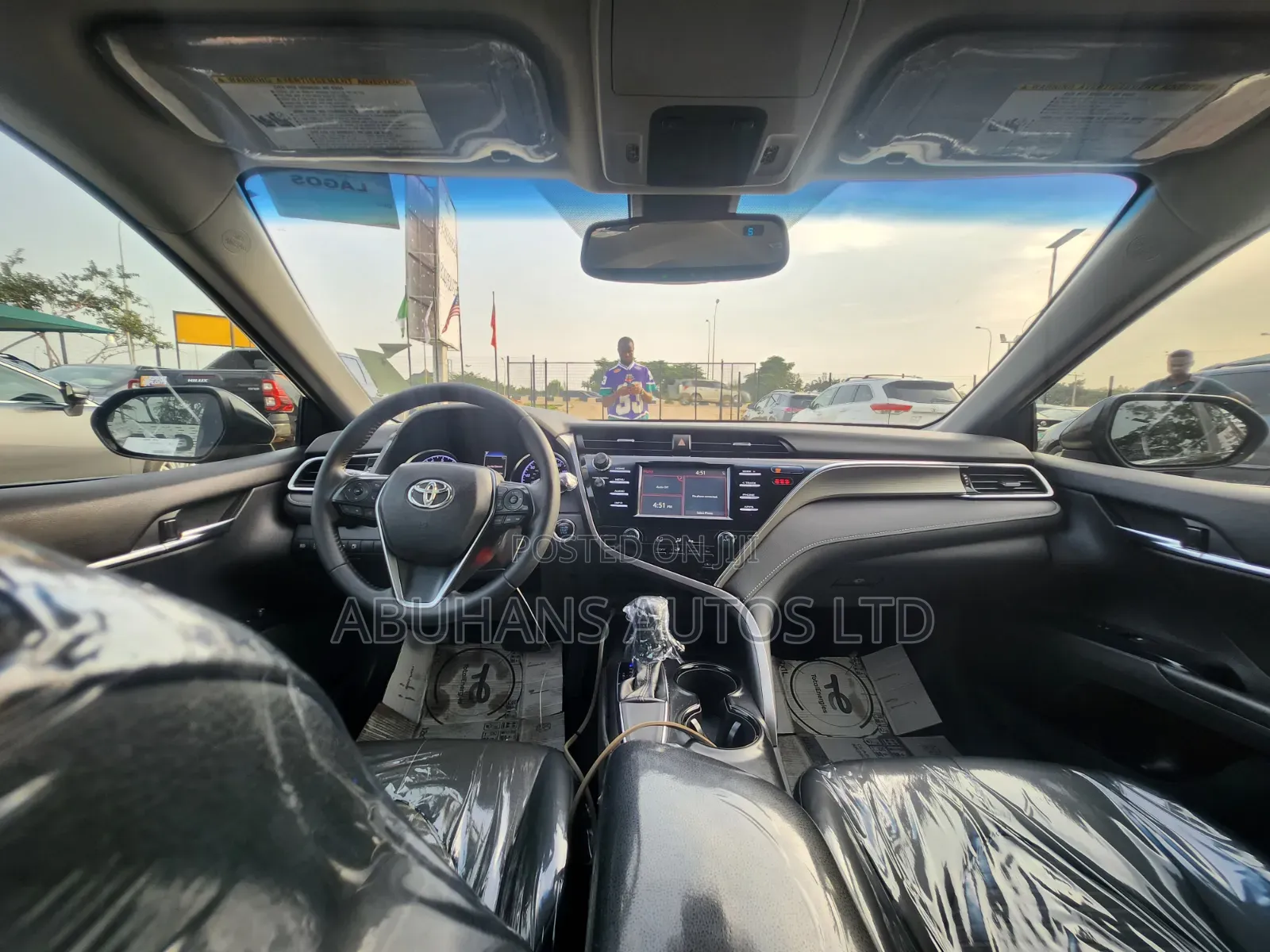 Toyota Camry SE FWD (2.5L 4cyl 8AM) 2018 Black