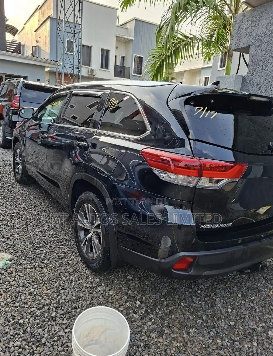 Toyota Highlander XLE V6 4x4 (3.5L 6cyl 6A) 2016 Black